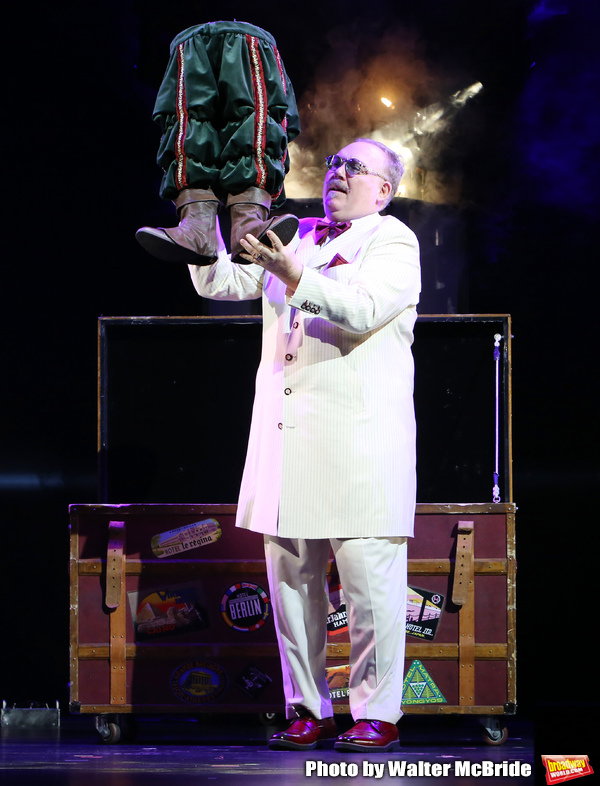 Photo Coverage: THE ILLUSIONISTS - MAGIC OF THE HOLIDAYS Press Preview Image