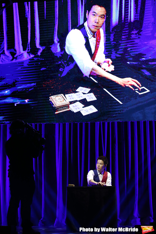 Photo Coverage: THE ILLUSIONISTS - MAGIC OF THE HOLIDAYS Press Preview Image
