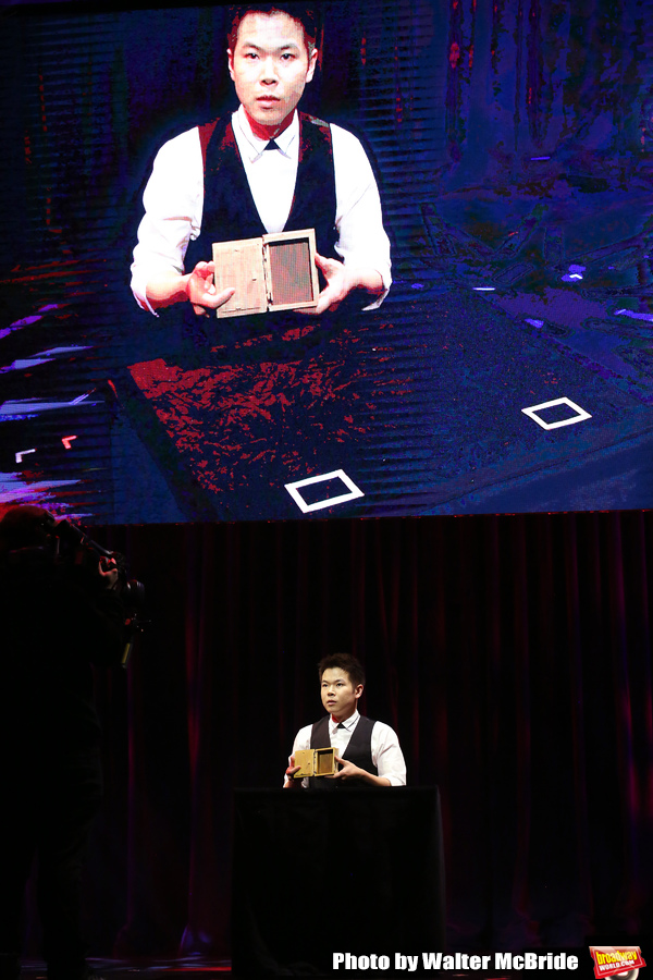 Photo Coverage: THE ILLUSIONISTS - MAGIC OF THE HOLIDAYS Press Preview Image