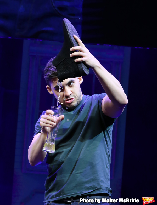 Photo Coverage: THE ILLUSIONISTS - MAGIC OF THE HOLIDAYS Press Preview Image