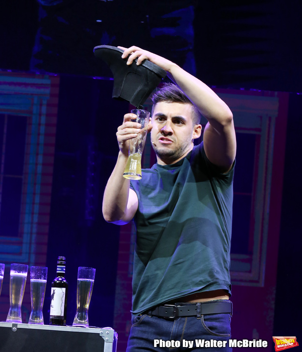 Photo Coverage: THE ILLUSIONISTS - MAGIC OF THE HOLIDAYS Press Preview Image