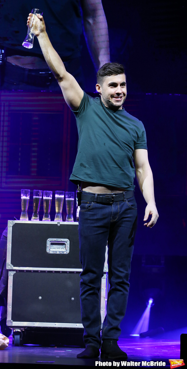 Photo Coverage: THE ILLUSIONISTS - MAGIC OF THE HOLIDAYS Press Preview Image