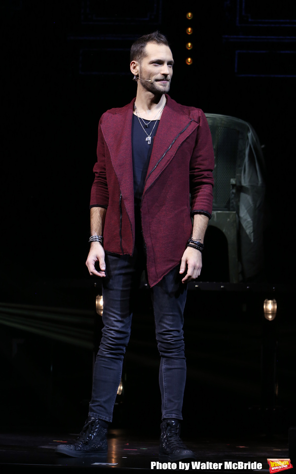 Photo Coverage: THE ILLUSIONISTS - MAGIC OF THE HOLIDAYS Press Preview Image