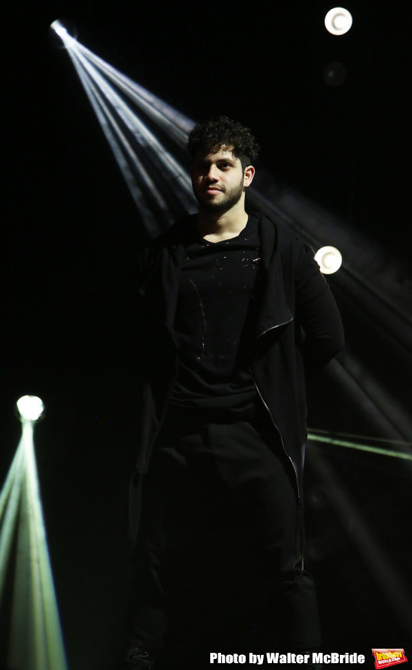 Photo Coverage: THE ILLUSIONISTS - MAGIC OF THE HOLIDAYS Press Preview Image