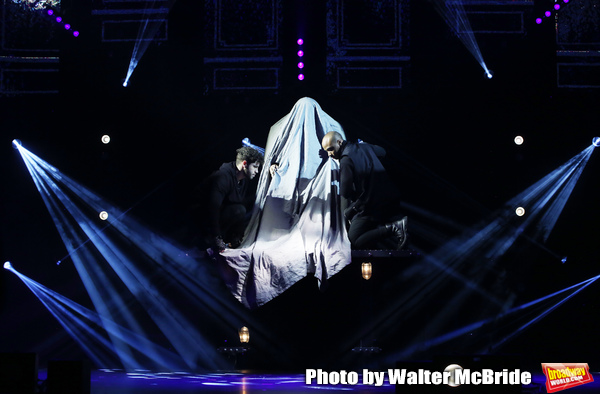 Photo Coverage: THE ILLUSIONISTS - MAGIC OF THE HOLIDAYS Press Preview Image