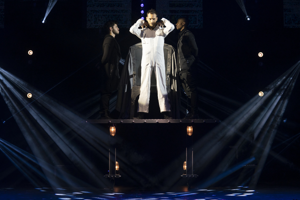 Photo Flash: Take a Look at Production Photos From THE ILLUSIONISTS - MAGIC OF THE HOLIDAYS Image