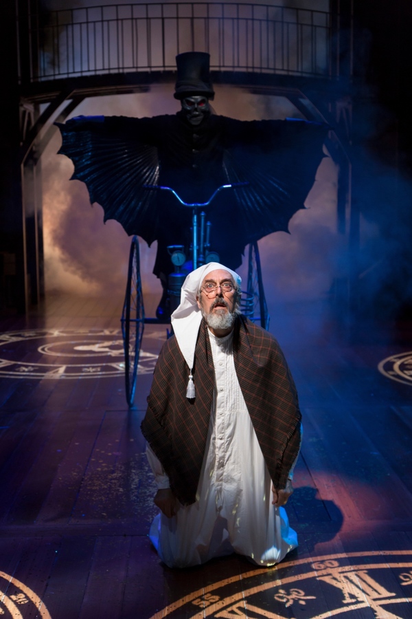Photo Flash: A CHRISTMAS CAROL Rings In The Holidays At Hartford Stage Image