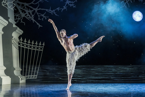Photo Flash: First Look at Matthew Bourne's SWAN LAKE at the Ahmanson Image