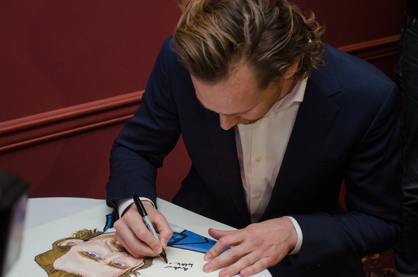 Photo Coverage: Tom Hiddleston Receives Portrait at Sardi's Image