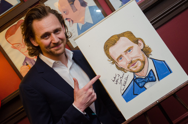 Photo Coverage: Tom Hiddleston Receives Portrait at Sardi's Image