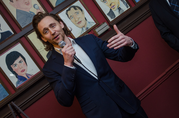Photo Coverage: Tom Hiddleston Receives Portrait at Sardi's Image