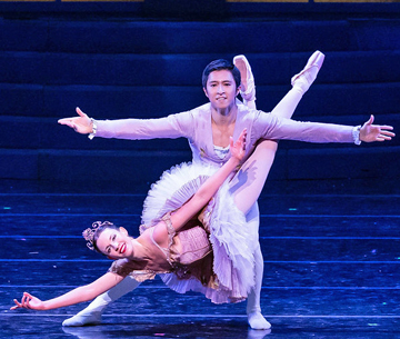 Review: The Nutcracker - Kansas City Ballet Image