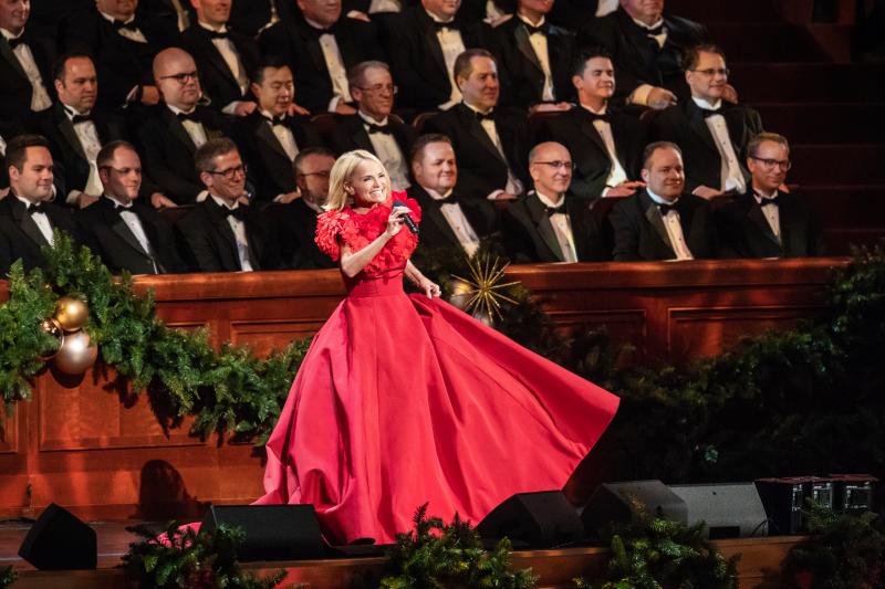 BWW Exclusive: Angels Among Us, Tabernacle Choir Christmas Concert Featuring Kristin Chenoweth 