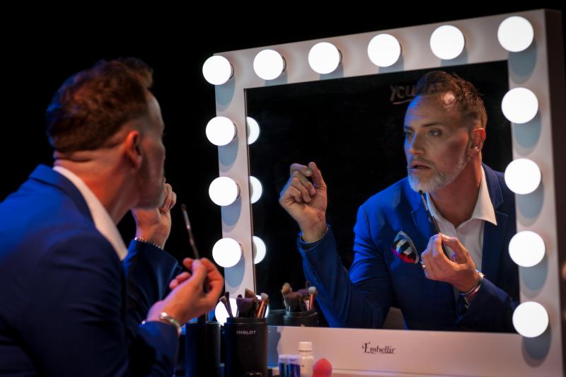 Review: A NIGHT WITH HAYDEN TEE – UP CLOSE AND INTIMATE Shares Heartfelt Expressions Of Well Known Musical Theatre Favourites In A Combination Of Cabaret And Cosmetic  Image