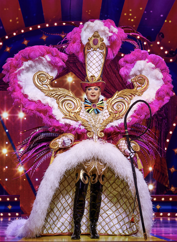 Photo Flash: First Look at GOLDILOCKS AND THE THREE BEARS at the London Palladium Image