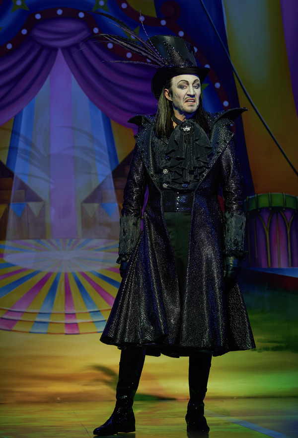 Photo Flash: First Look at GOLDILOCKS AND THE THREE BEARS at the London Palladium Image