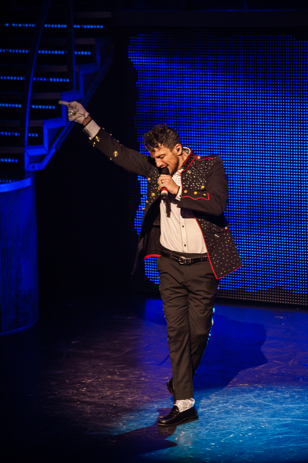 Photo Flash: First Look at Peter Andre in THRILLER LIVE Image