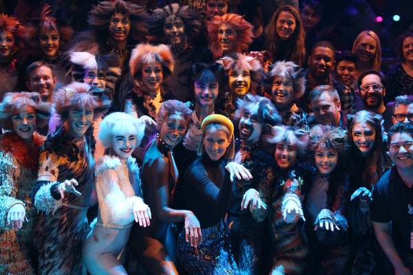 Photo/Video: Celine Dion Visits CATS Tour Image