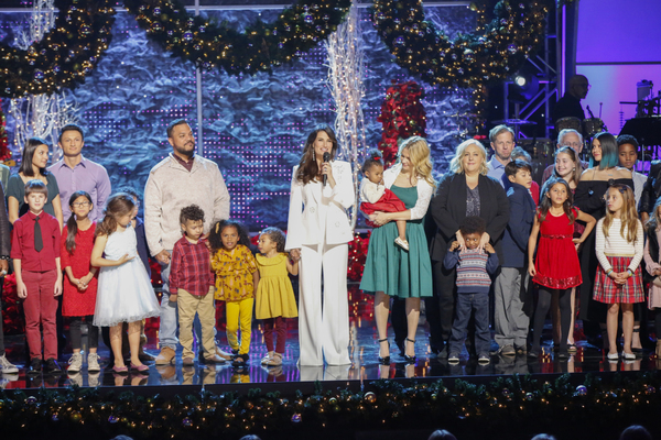 Photo Flash: Get a First Look at A HOME FOR THE HOLIDAYS WITH IDINA MENZEL Image
