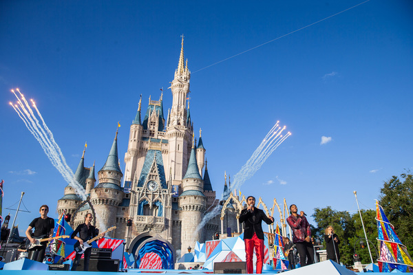 Photo Flash: DISNEY PARKS MAGICAL CHRISTMAS DAY PARADE Airs Wednesday, December 25 