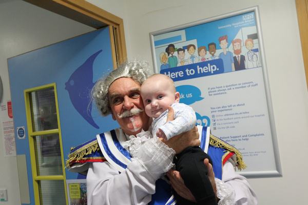 Photo Flash: Panto Stars Visit Patients At Bristol Children's Hospital This Christmas  Image