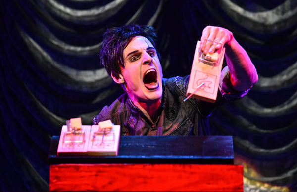 Photo Flash: First Look at MAGIC GOES WRONG at the Vaudeville Theatre Image