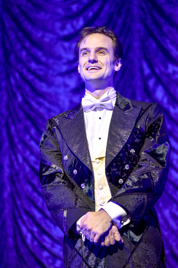 Photo Flash: First Look at MAGIC GOES WRONG at the Vaudeville Theatre Image