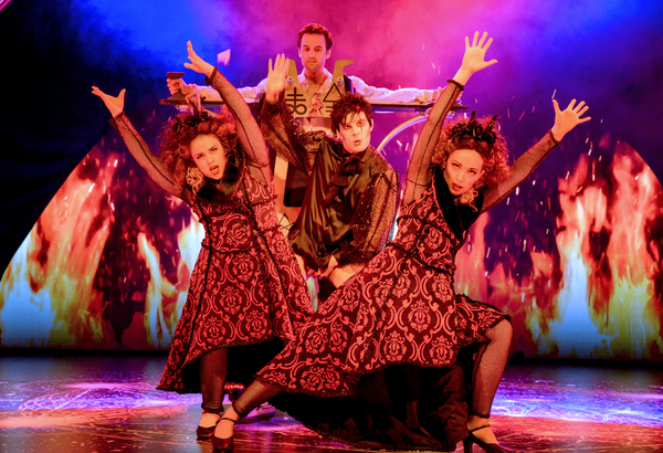 Photo Flash: First Look at MAGIC GOES WRONG at the Vaudeville Theatre Image