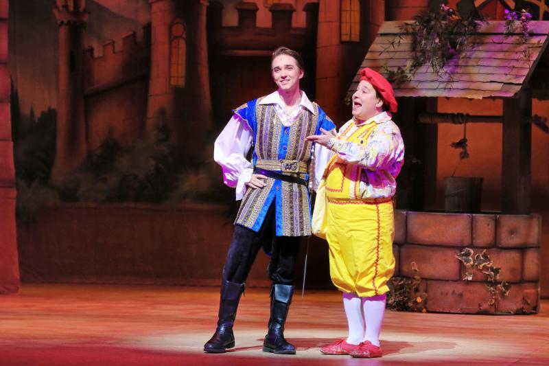 BWW Review: A SNOW WHITE CHRISTMAS SPRINKLES US WITH HOLIDAY CHEER IN A LYTHGOE FAMILY PANTO at Pasadena Civic Auditorium 