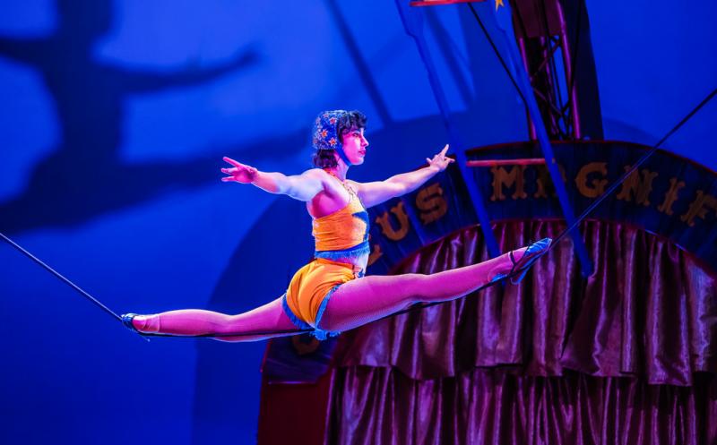 Review: Cirque Mechanics' 42FT—A MENAGERIE OF MECHANICAL MARVELS is Small In Size But Big On Personality Image