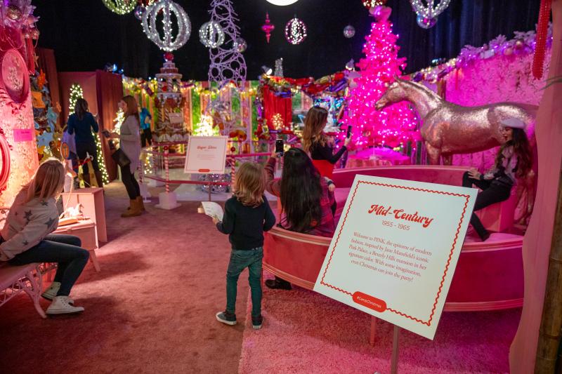 Review: DCPA's CAMP CHRISTMAS is a Festive Selfie Wonderland 