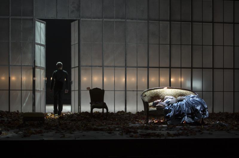 Review: LA TRAVIATA at Comic Opera Of Berlin - Attractive Cast Flounders in an Idiotic Production of Verdi's Tragic Love Story Image