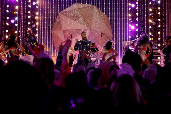 Photo Flash: See Leslie Odom Jr. Perform on NBC'S NEW YEAR'S EVE 2020 