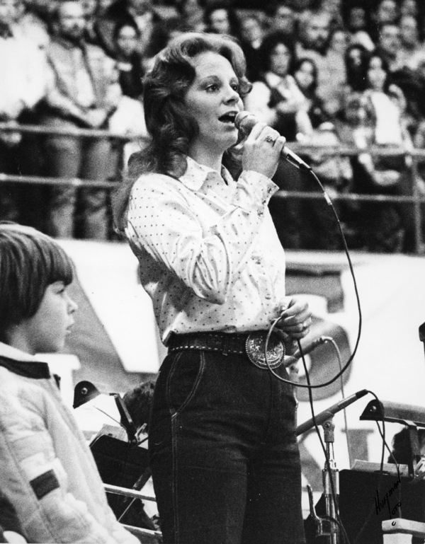 Photo Flash: Reba McEntire's Best Stage Looks! Image