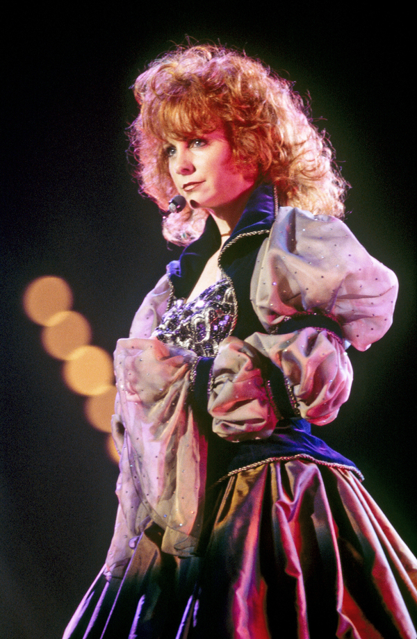 Photo Flash: Reba McEntire's Best Stage Looks! Image