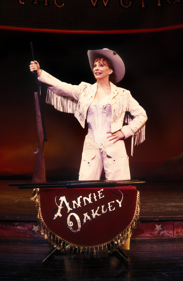 Photo Flash: Reba McEntire's Best Stage Looks! Image