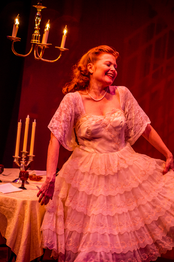 Photo Flash: First Look at The Phoenix Theatre's THE GLASS MENAGERIE Image