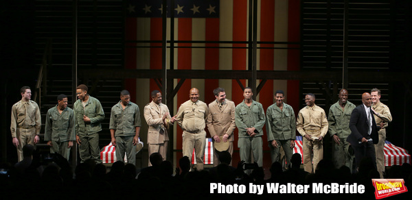 Kenny Leon, Blair Underwood, David Alan Grier and Jerry O'Connell with cast  Photo