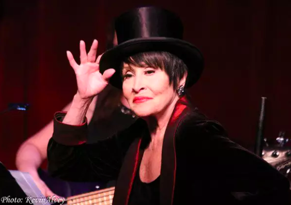 Wake Up With BWW 1/23: GRAND HORIZONS Officially Opens Tonight, and More! Image