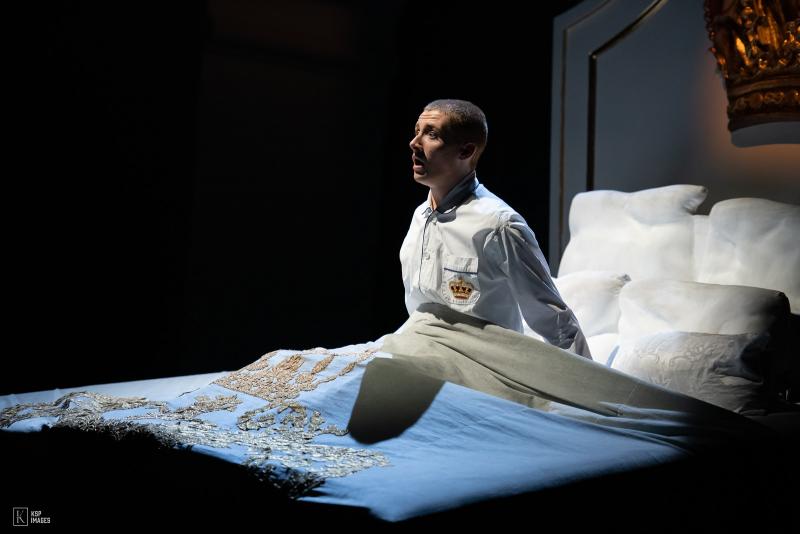 Review: MATTHEW BOURNE'S SWAN LAKE at The Kennedy Center Image