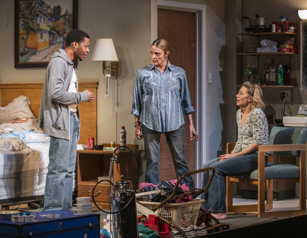Photo Flash: First Look at Tracy Letts' BUG at Steppenwolf Image