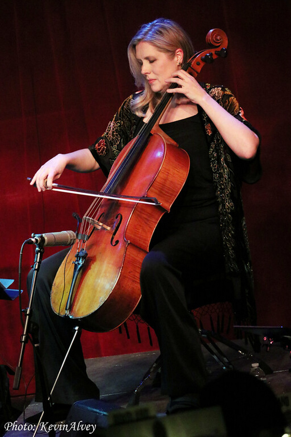 Photo Flash: Cellist Mairi Dorman-Phaneuf Celebrates Robert Burns Night At Birdland!  Image