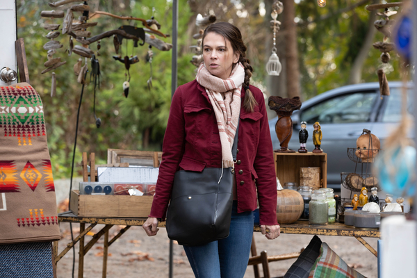 Photo Flash: Get a First Look at Sutton Foster on A MILLION LITTLE THINGS  Image