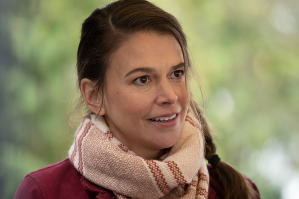 Photo Flash: Get a First Look at Sutton Foster on A MILLION LITTLE THINGS Image