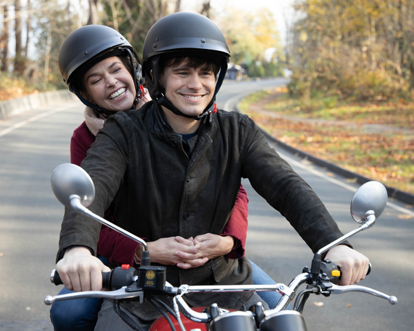 Photo Flash: Get a First Look at Sutton Foster on A MILLION LITTLE THINGS Image