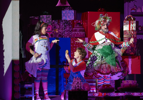 Photo Flash: Canadian Opera Company's New Production of HANSEL & GRETEL Image
