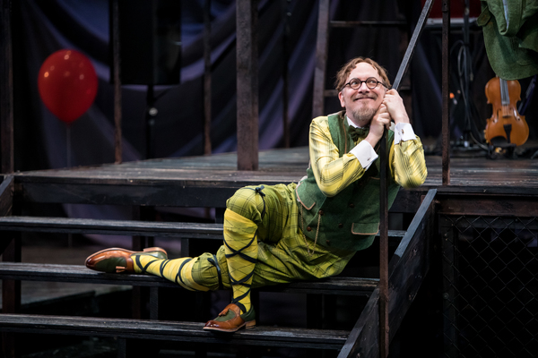 Photo Flash: Guthrie Theater's Production of TWELFTH NIGHT Image