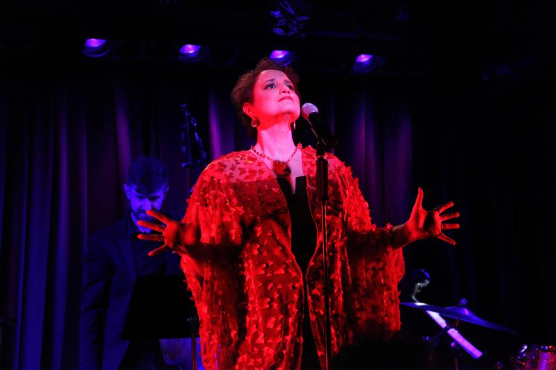 Review: Regina Zona Holds Court at The Laurie Beechman Theatre in BECOMING...THE QUEEN 2.0 