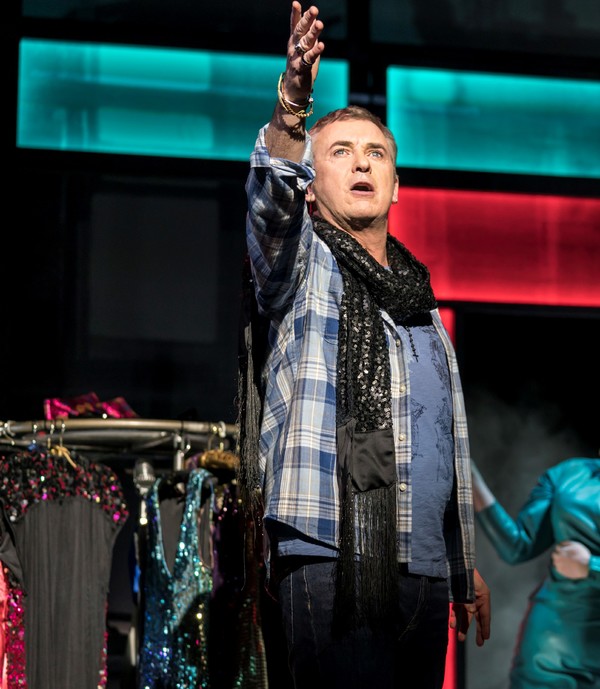 Photo Flash: Take a Look at the National Tour of EVERYBODY'S TALKING ABOUT JAMIE 