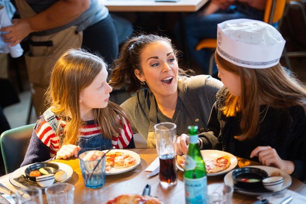 Photo Flash: WAITRESS Cast Members Treat PizzaExpress Customers to Surprise Performance Image